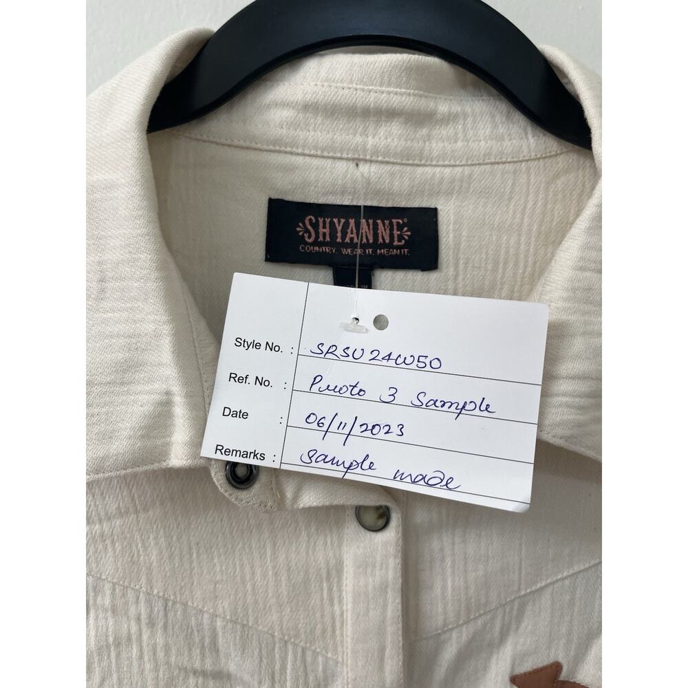 SHYANNE Women’s Pearl Snap Shirt Long Sleeve SIZE Medium Western cream blue NEW - Picture 8 of 8